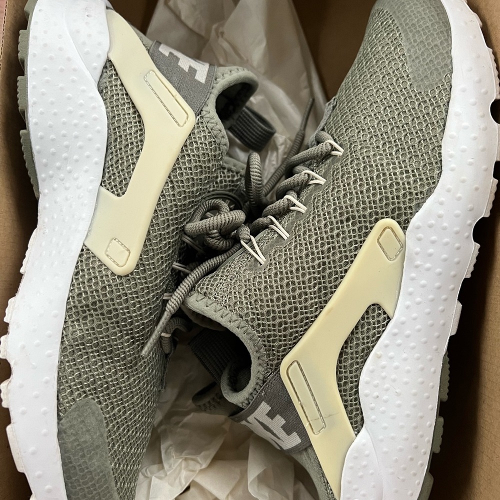 Nike air huarache run ultra. Women’s size 7